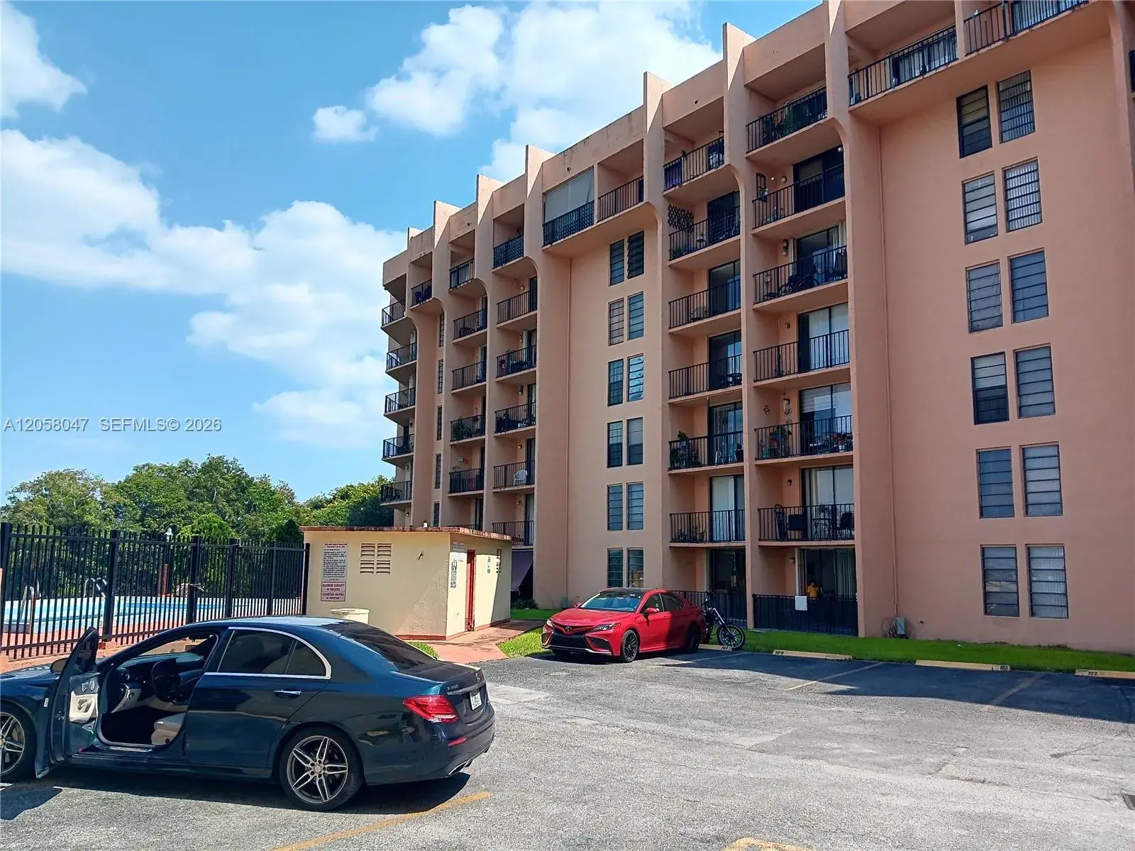 9688 Fontainebleau Blvd # 502, Miami FL 33172