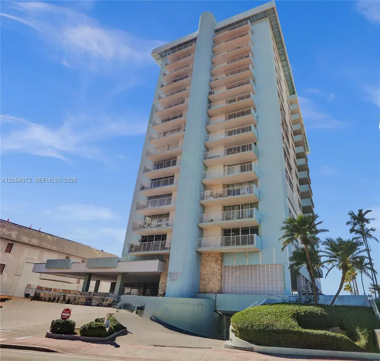 1 bedroom 1 bath Residential Lease for rent at 5838 Collins Ave # 5G, Miami Beach FL 33140