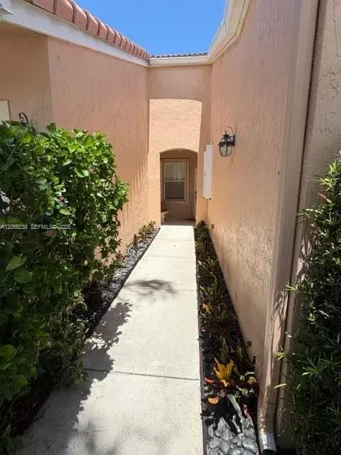 299 Coral Trace Ln, Delray Beach FL 33445