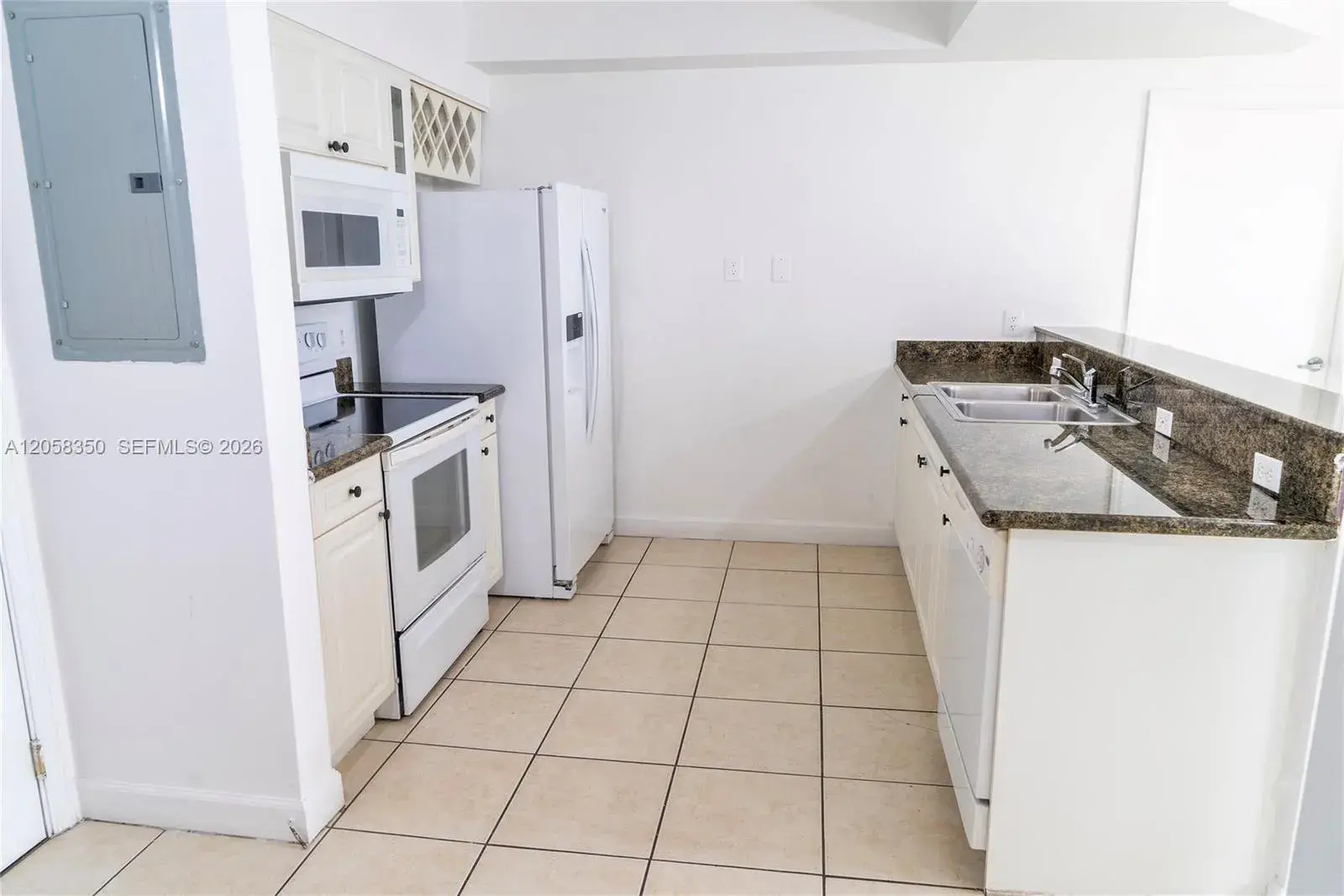 1 Glen Royal Pkwy # 809, Miami FL 33125