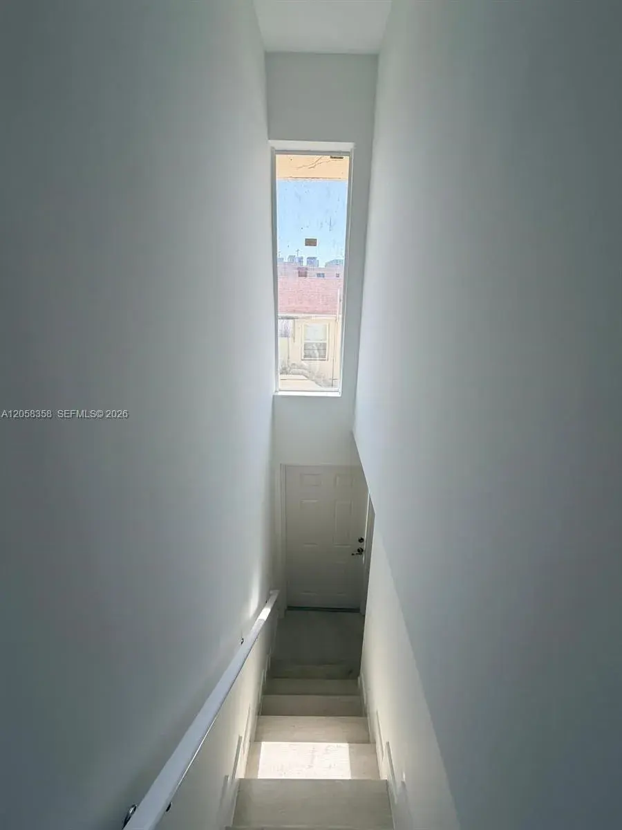 2 bedroom 1 bath Residential Lease for rent at 921 SW 7th St # 3, Miami FL 33130