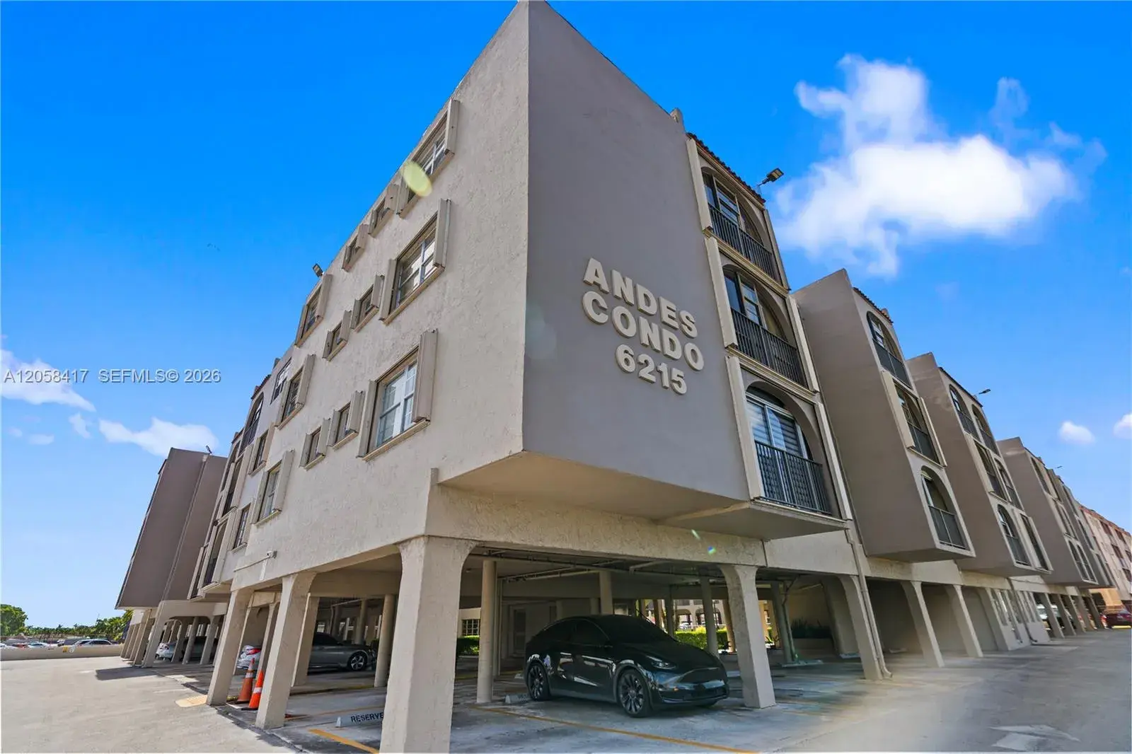 1 bedroom 1 bath Residential for sale at 6215 W 20th Ave # 402, Hialeah FL 33012