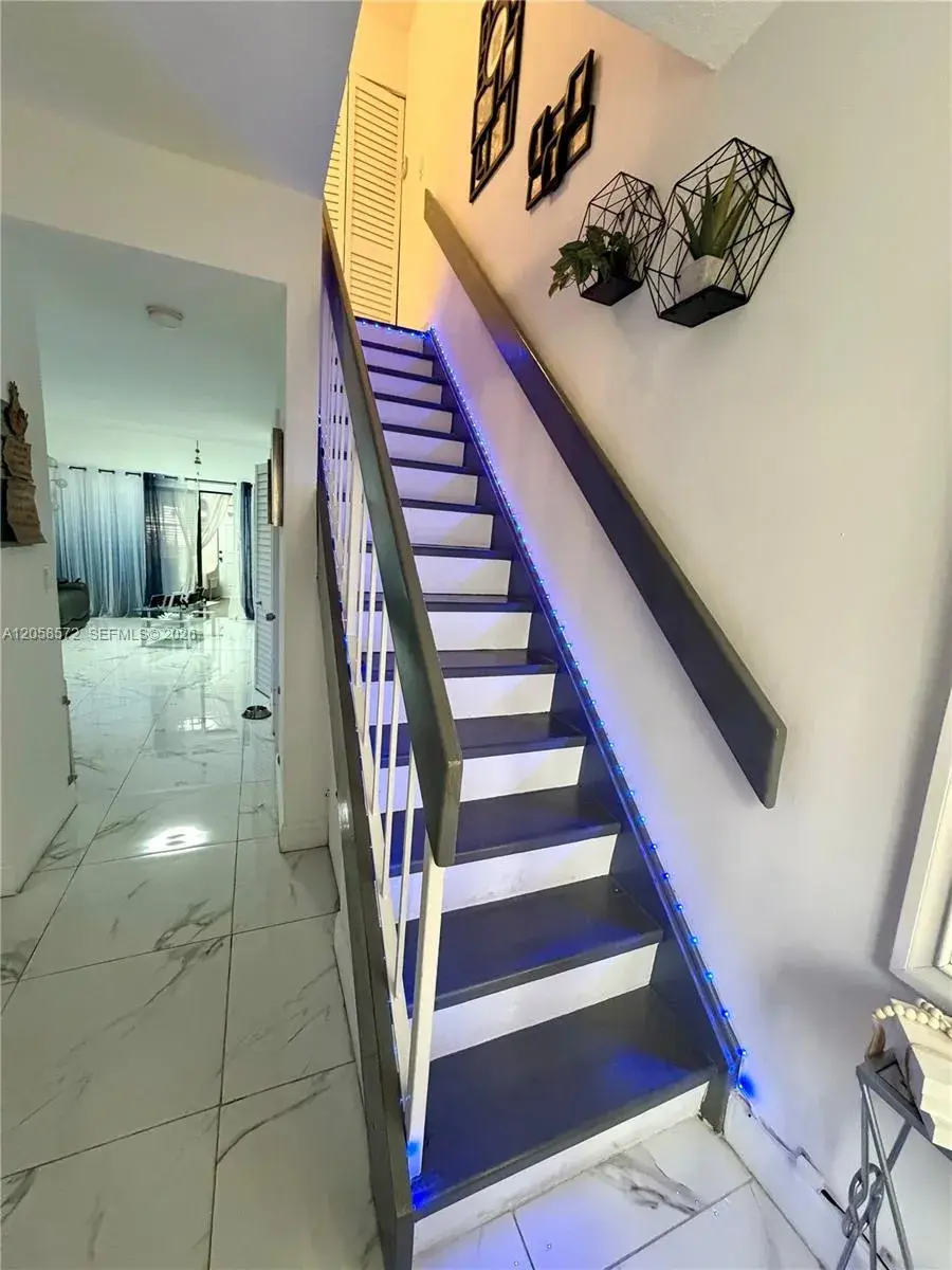 270 NW 71st Ave # 4, Miami FL 33126