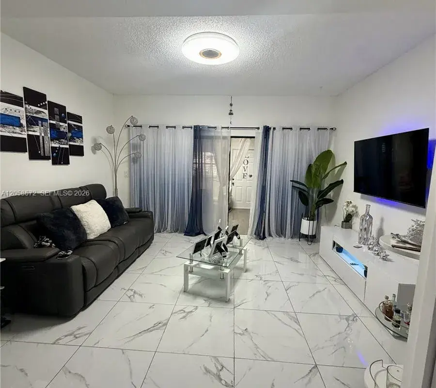 270 NW 71st Ave # 4, Miami FL 33126