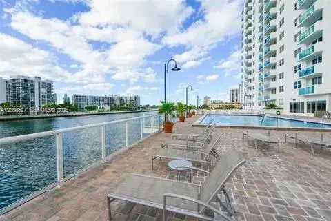 1 bedroom 1 bath Residential for sale at 3000 S Ocean Dr # 518, Hollywood FL 33019