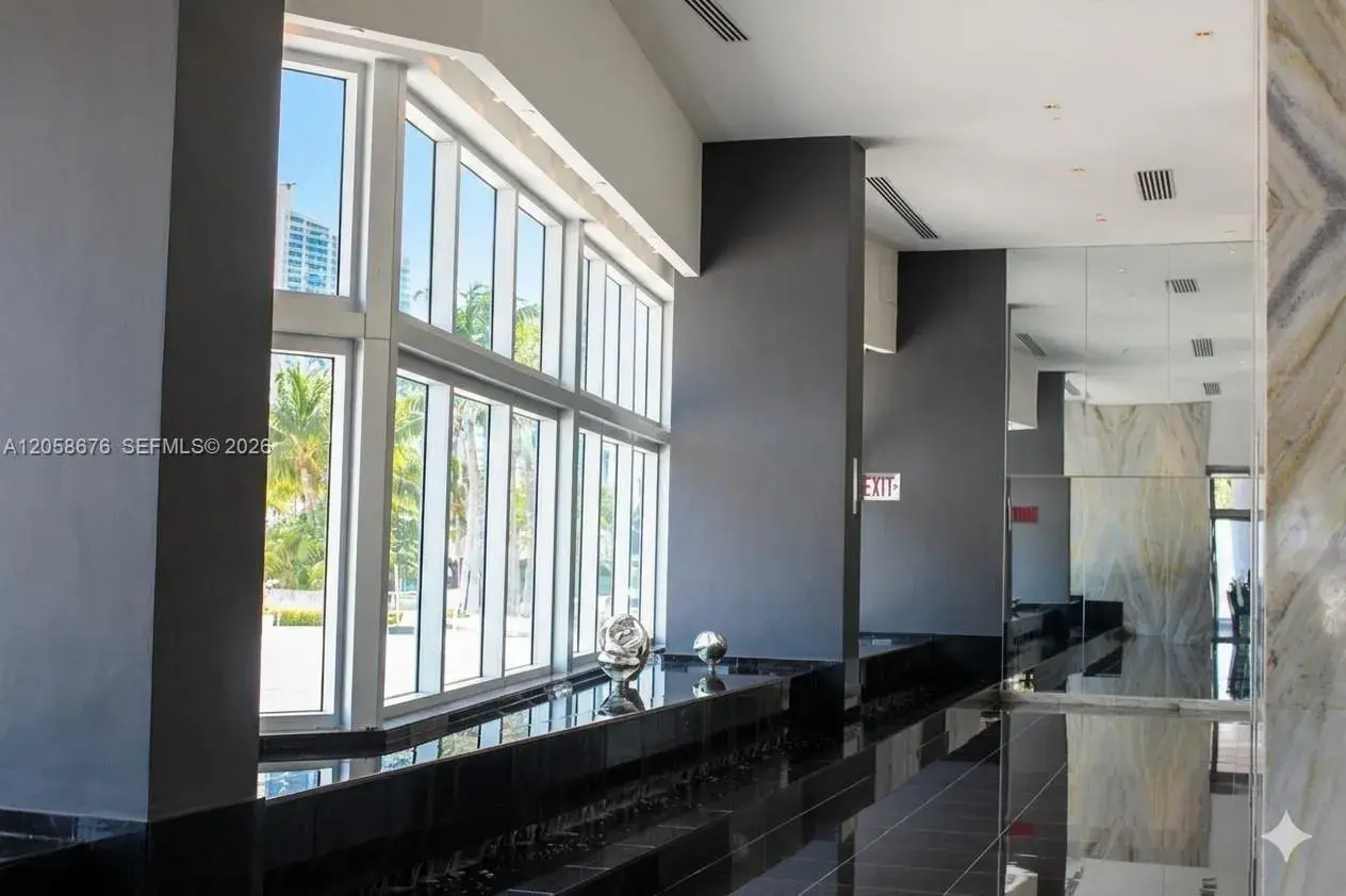325 S Biscayne Blvd # 3314, Miami FL 33131