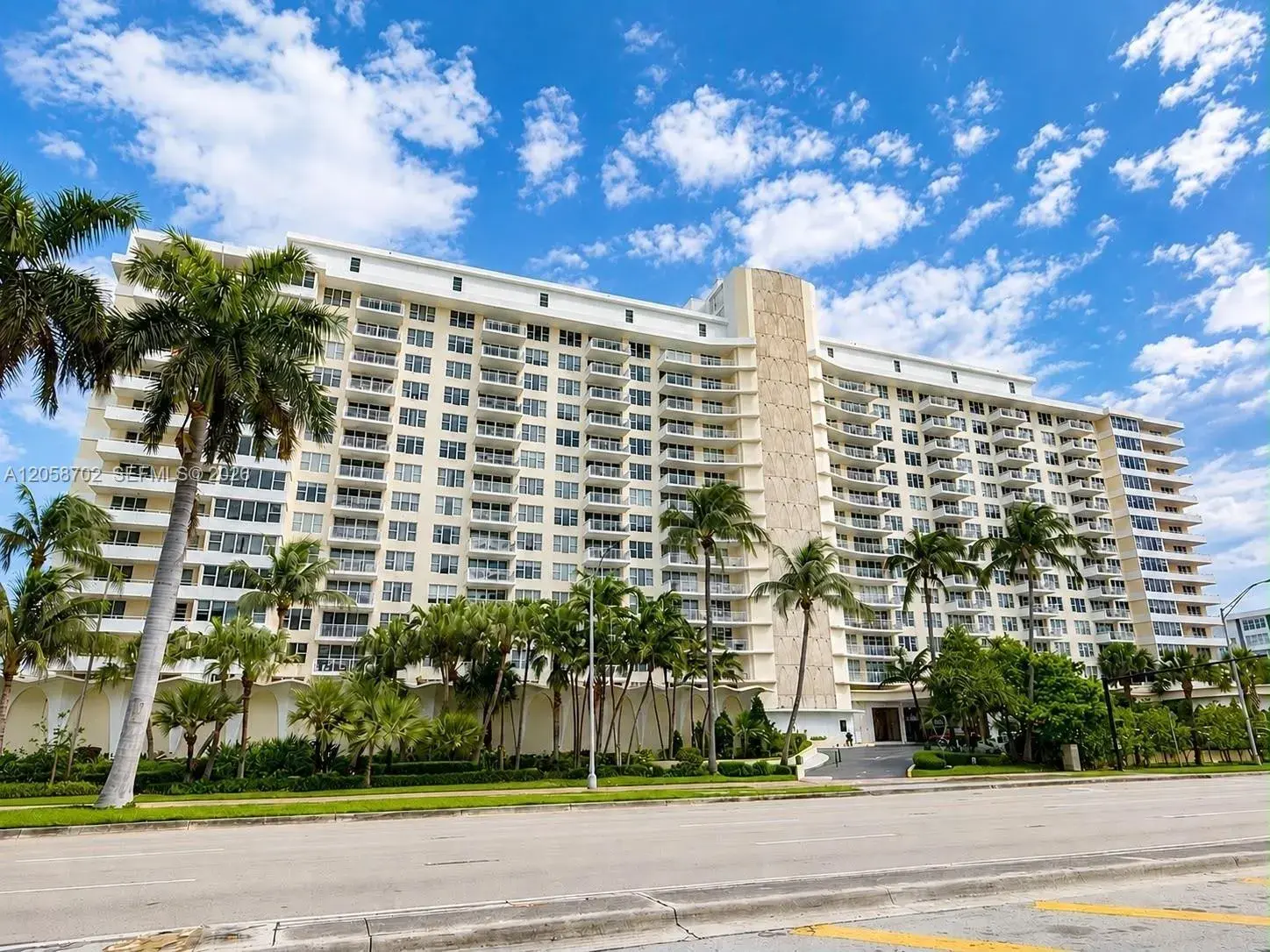 2 bedroom 2 bath Residential Lease for rent at 5600 Collins Ave # 17U, Miami Beach FL 33140