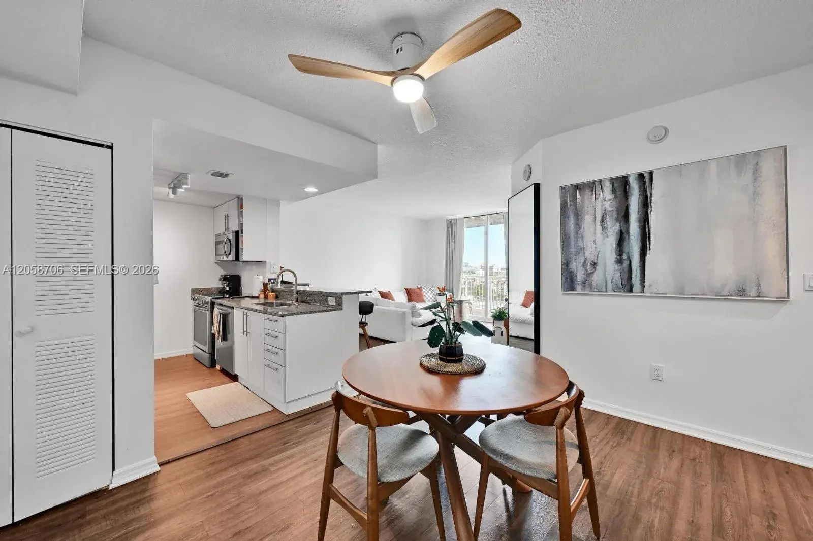 1 bedroom 1 bath Residential Lease for rent at 275 NE 18th St # 1809, Miami FL 33132