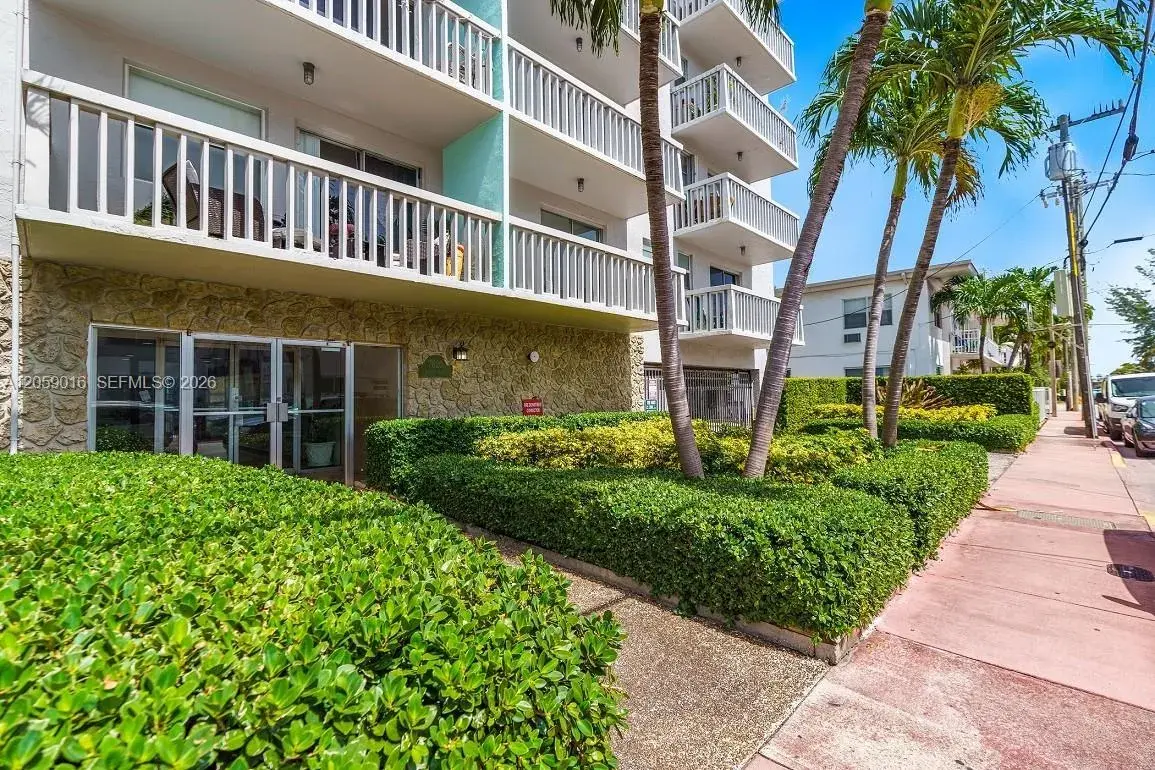 7620 Carlyle Ave # 206, Miami Beach FL 33141