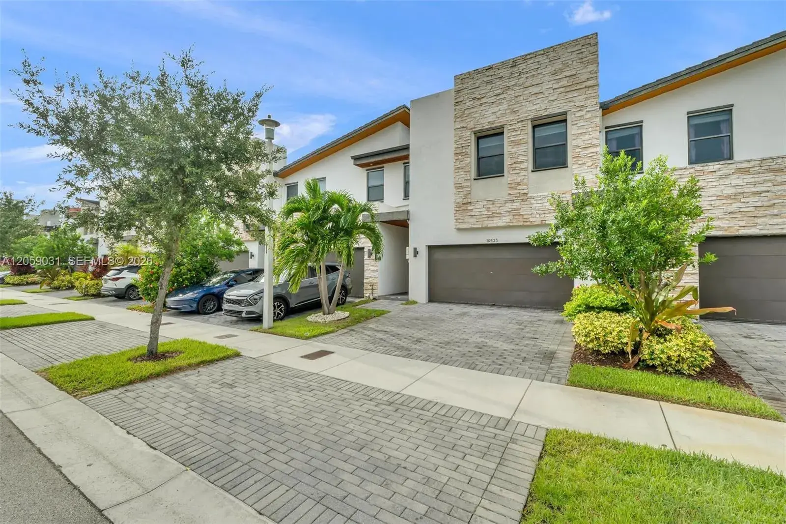 4 bedroom 3 bath Residential for sale at 10533 NW 78th Ter, Doral FL 33178
