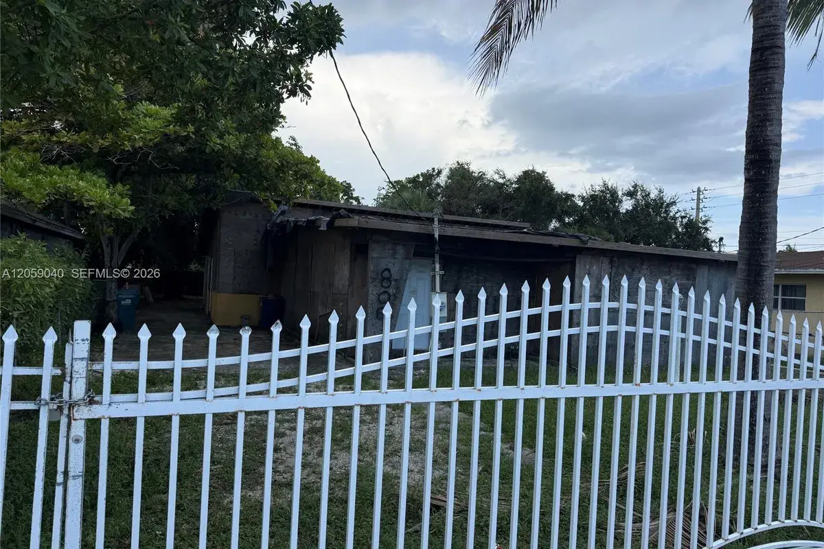 809 NW 108th St, Miami FL 33168