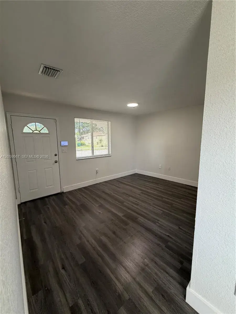 590 NW 58th St, Miami FL 33127