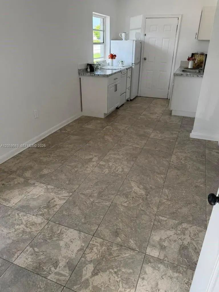 1049 NW 95th St # A2, Miami FL 33150