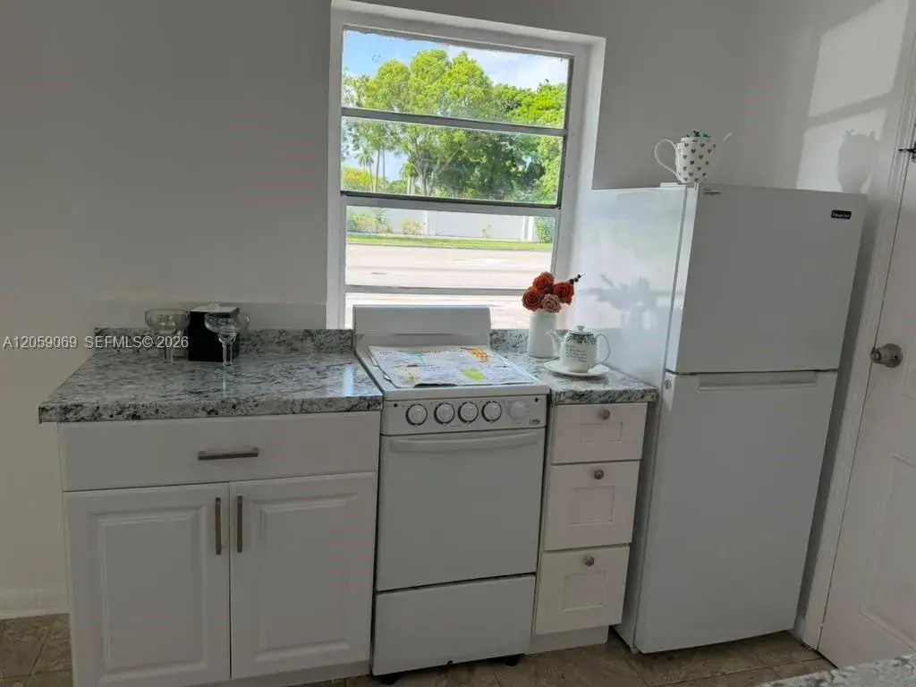 1049 NW 95th St # A2, Miami FL 33150