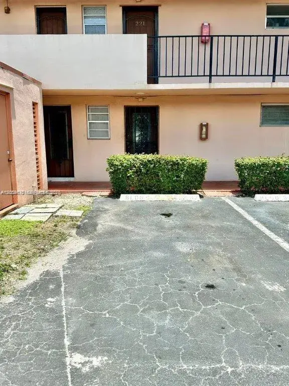 19001 NE 14th Ave # 121, Miami FL 33179