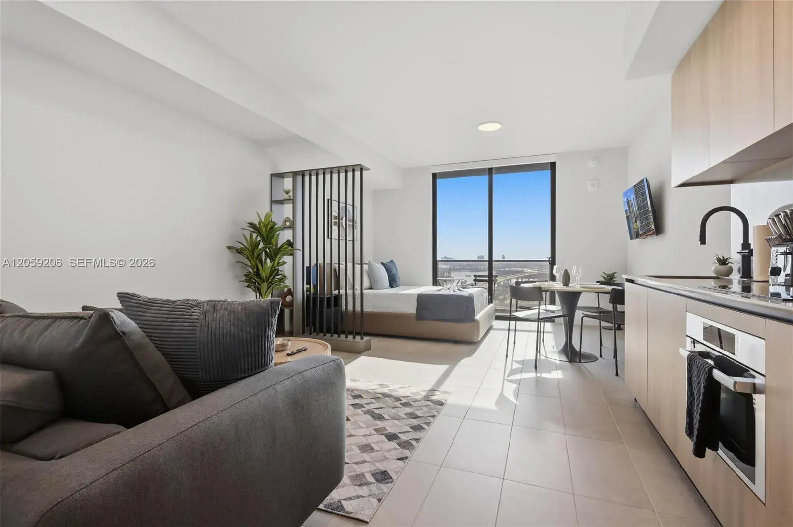 121 NE 5th St # 1800, Miami FL 33132