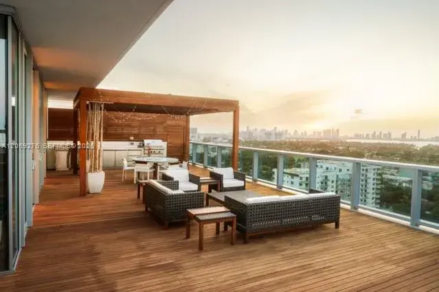 2901 Collins Ave # 1602, Miami Beach FL 33140