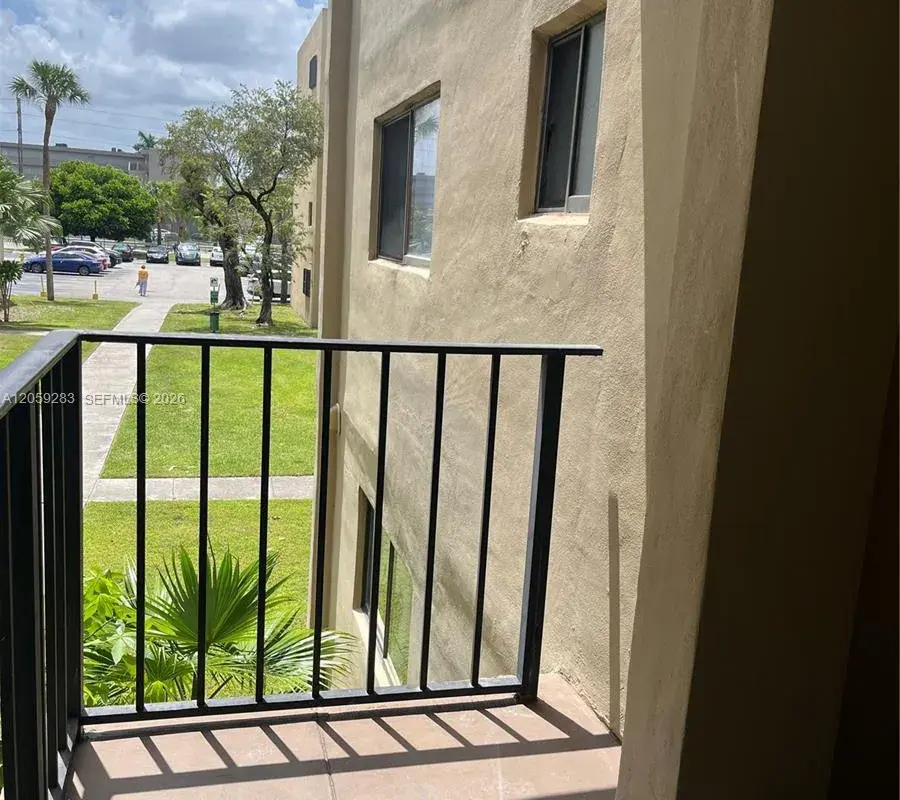 8625 NW 8th St # 213, Miami FL 33126