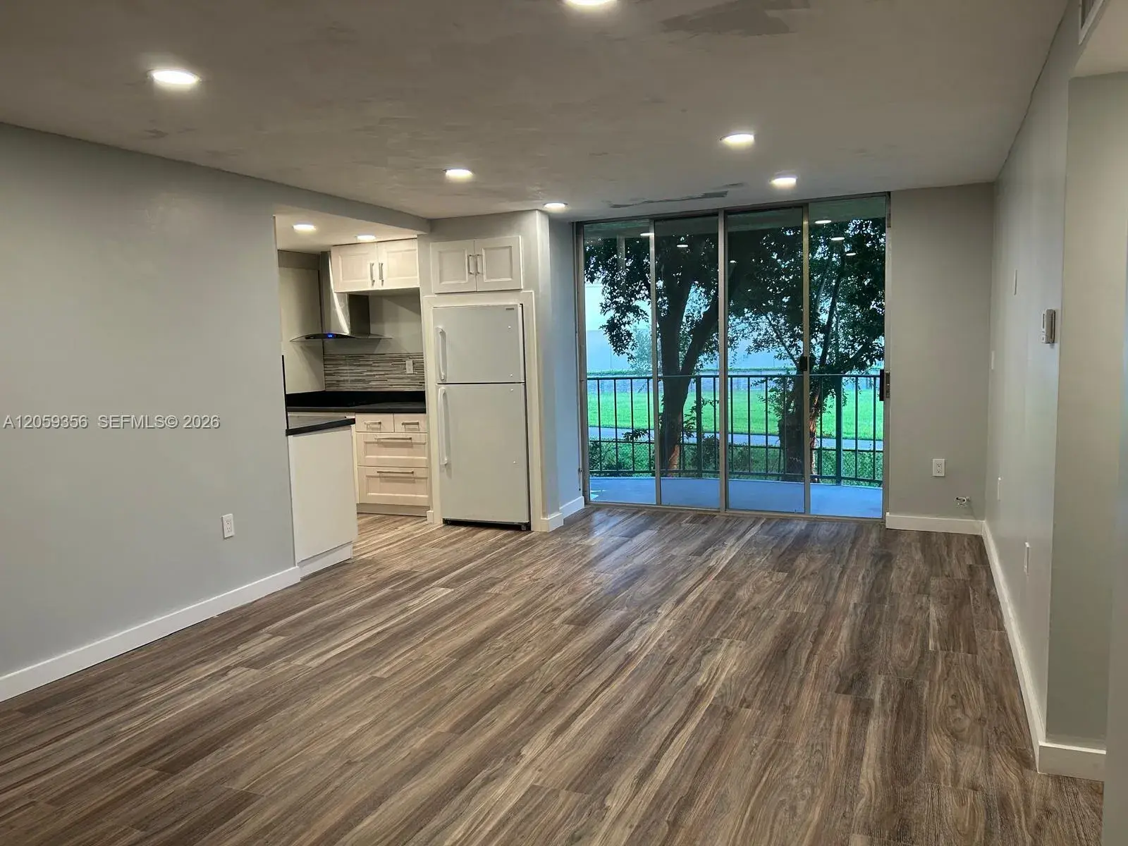 9320 Fontainebleau Blvd # 214, Miami FL 33172