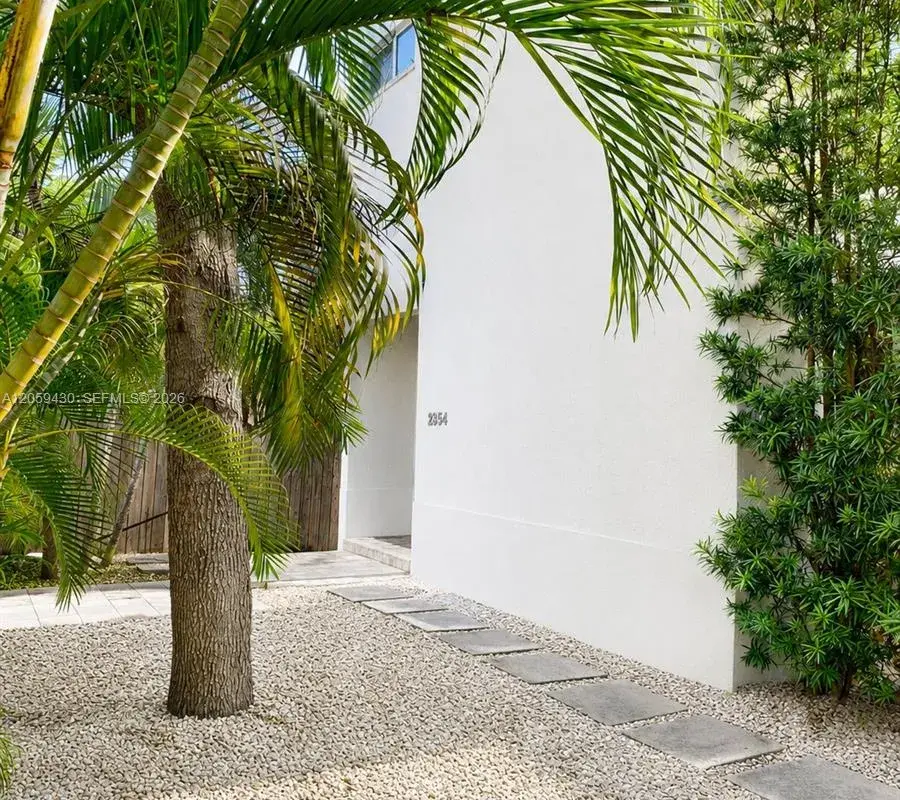 2954 Whitehead St # 2954, Miami FL 33133