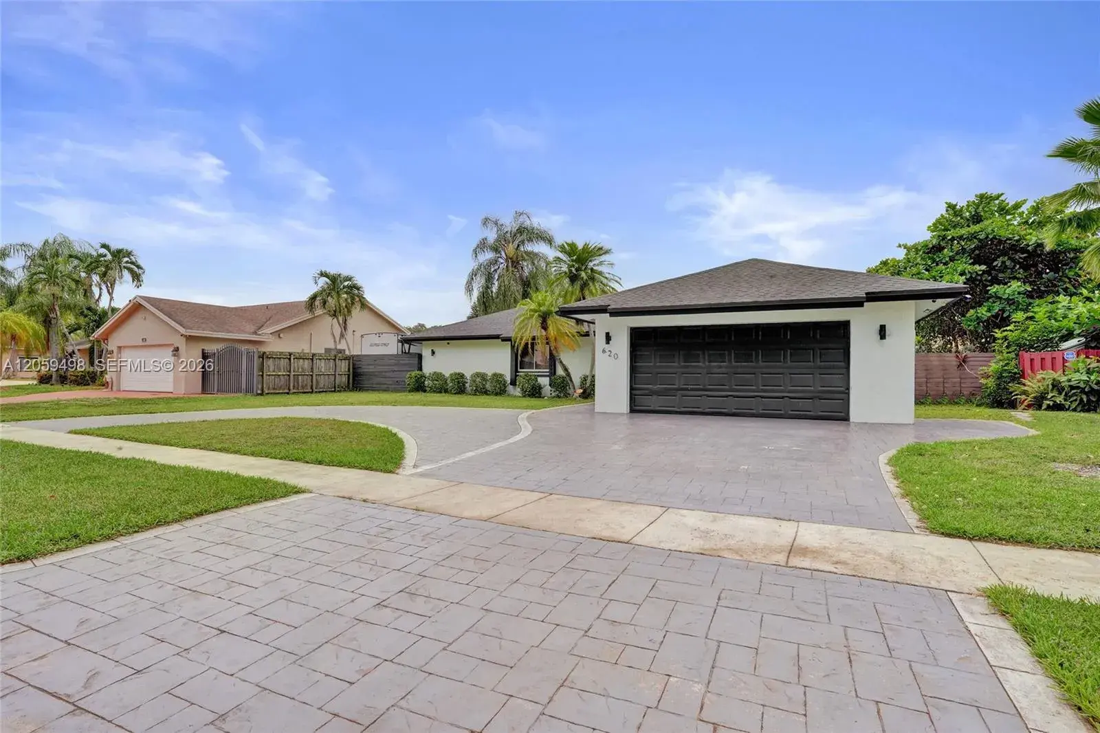 620 SW 100th Ave, Pembroke Pines FL 33025