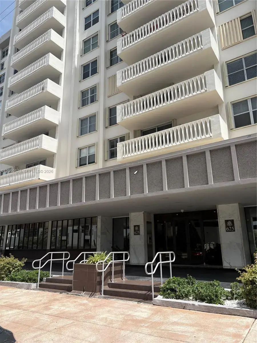 3 bedroom 2 bath Residential for sale at 625 Biltmore Way # 501, Coral Gables FL 33134