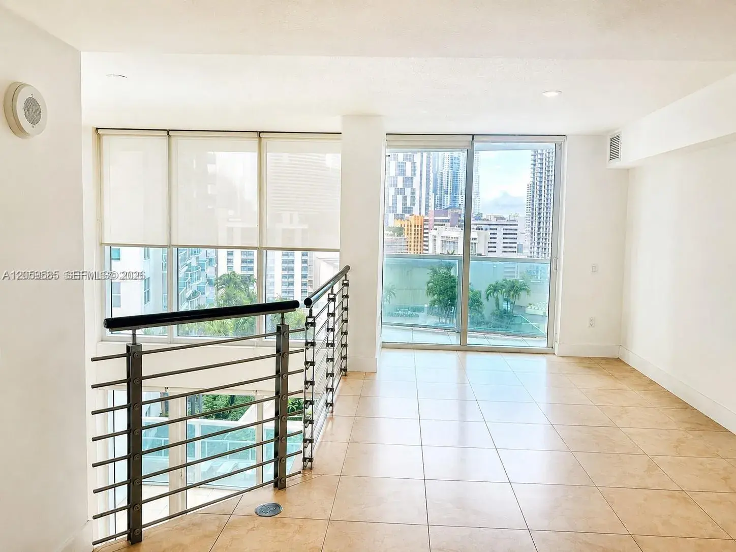 2 bedroom 2 bath Residential Lease for rent at 41 SE 5th St # 907, Miami FL 33131