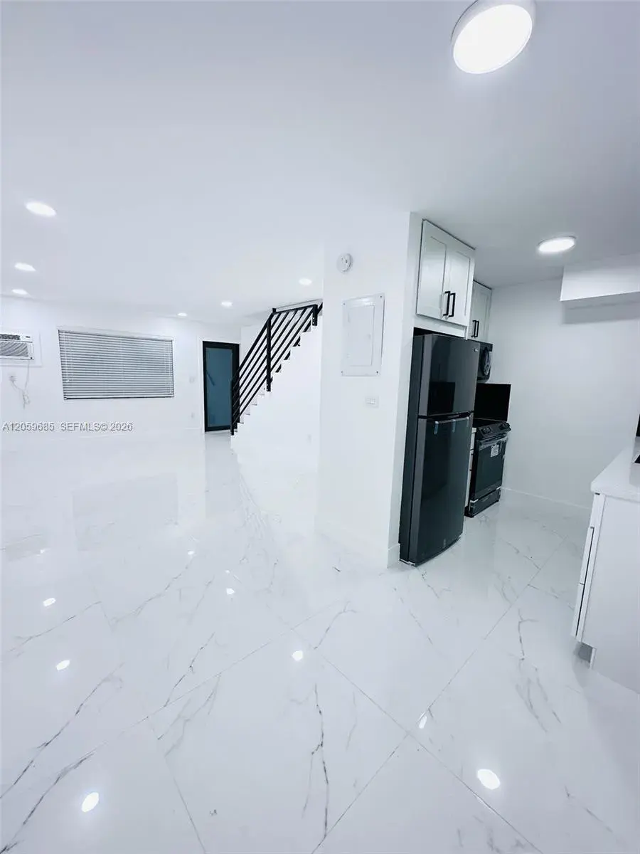 2 bedroom 1 bath Residential Lease for rent at 131 NE 77th St # 4, Miami FL 33138
