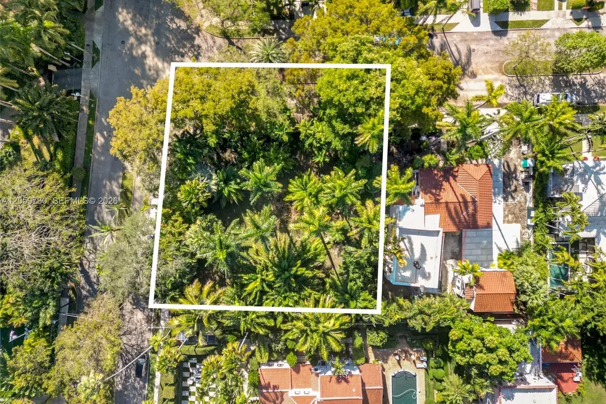 5810 N Bayshore Dr, Miami FL 33137