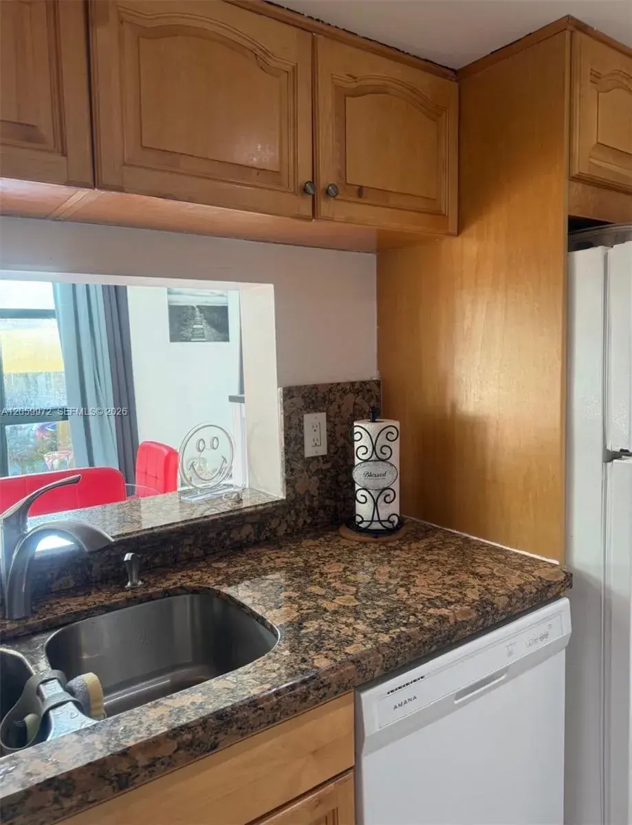 1 bedroom 1 bath Residential for sale at 11800 SW 18th St # 4, Miami FL 33175