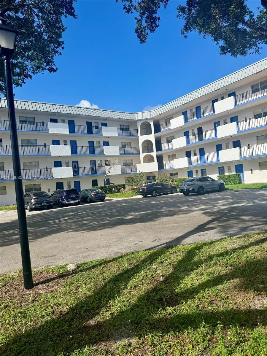 2 bedroom 2 bath Residential for sale at 6361 N Falls Cir Dr # 311, Lauderhill FL 33319