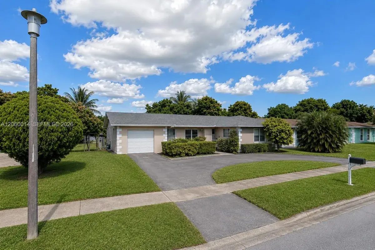 6221 SW 4th St, Margate FL 33068