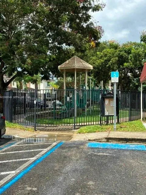 4219 NE 9th St, Homestead FL 33033