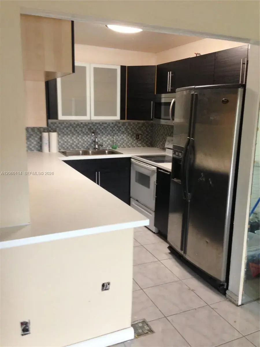 1 bedroom 2 bath Residential for sale at 6101 N Falls Cir Dr # 409, Lauderhill FL 33319