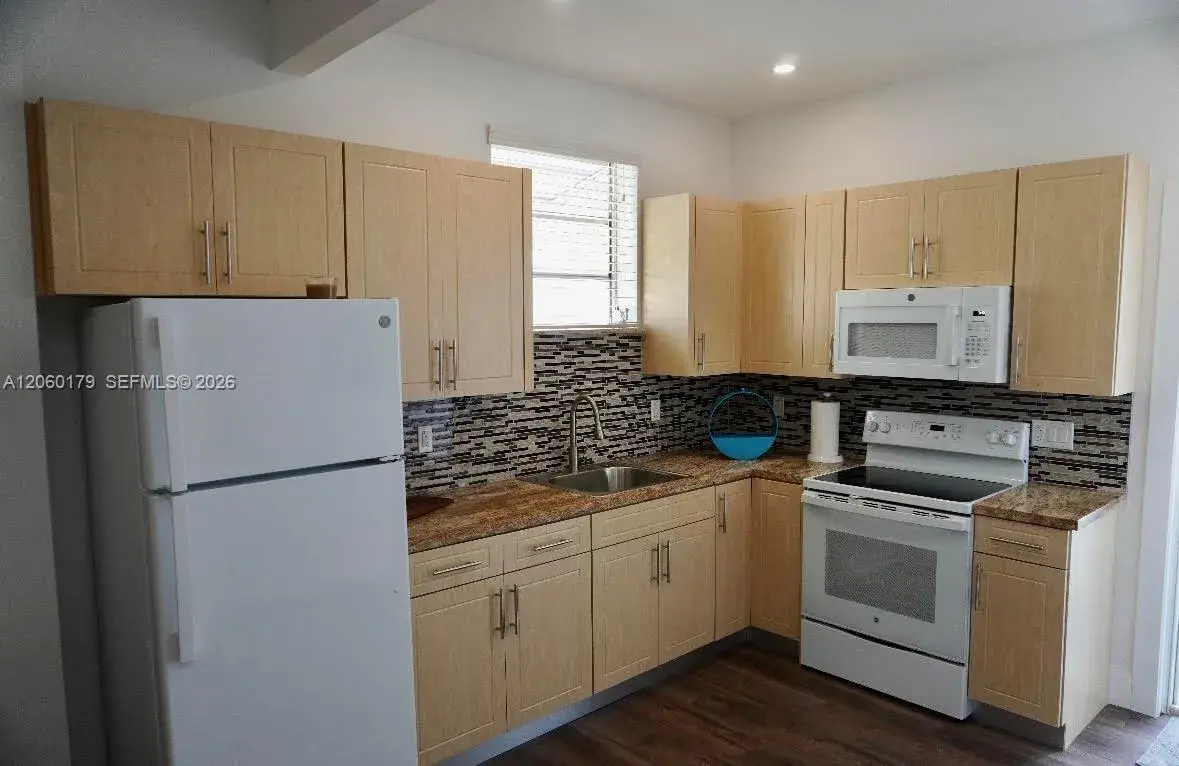 61 NW 38th Ct, Miami FL 33126