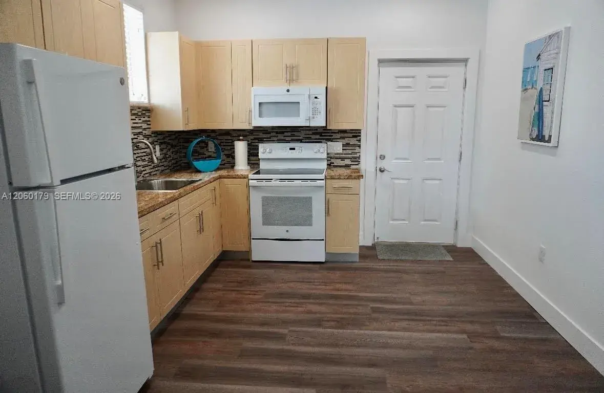 61 NW 38th Ct, Miami FL 33126
