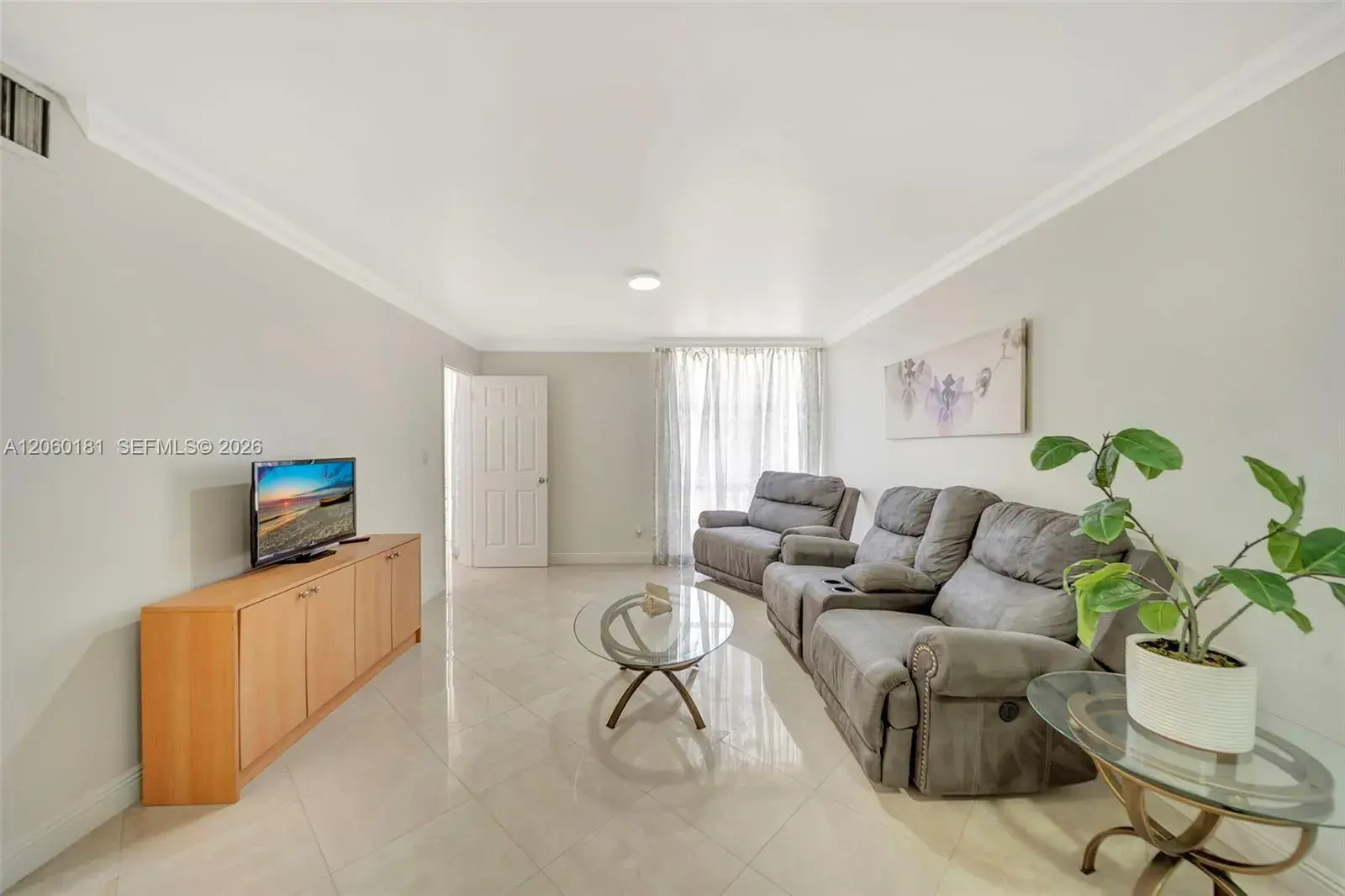 1 bedroom 1 bath Residential Lease for rent at 200 172nd St # 220, Sunny Isles Beach FL 33160