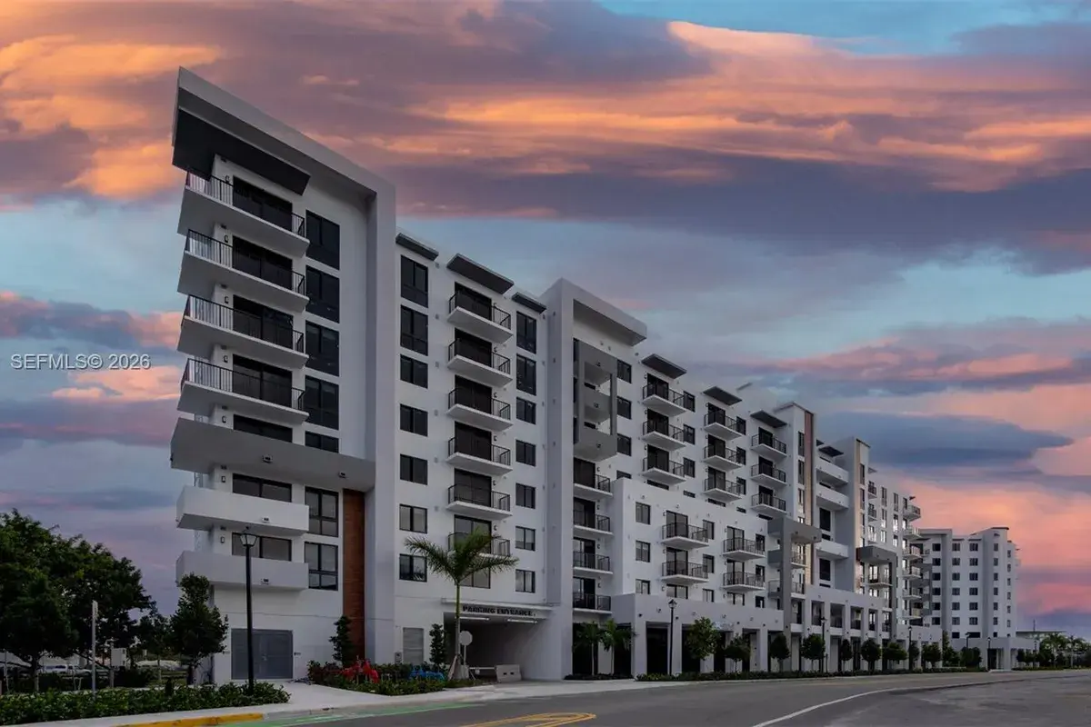 19401 W Dixie Hwy # 413, Miami FL 33180