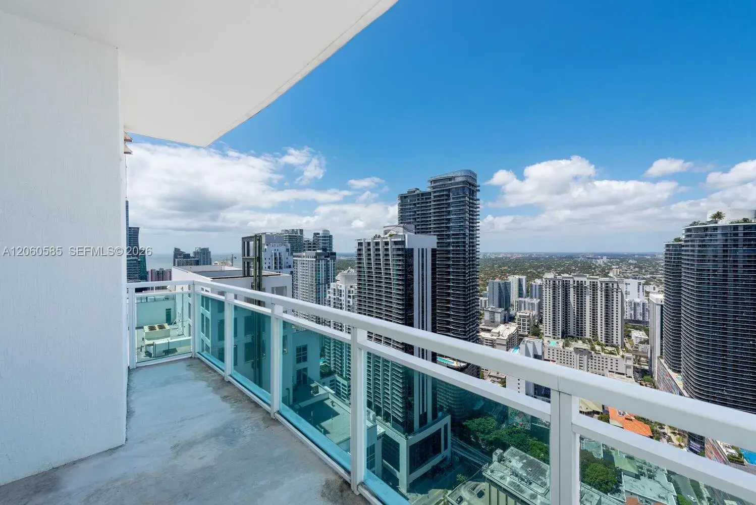 1 bedroom 1 bath Residential Lease for rent at 950 Brickell Bay Dr # 4801, Miami FL 33131