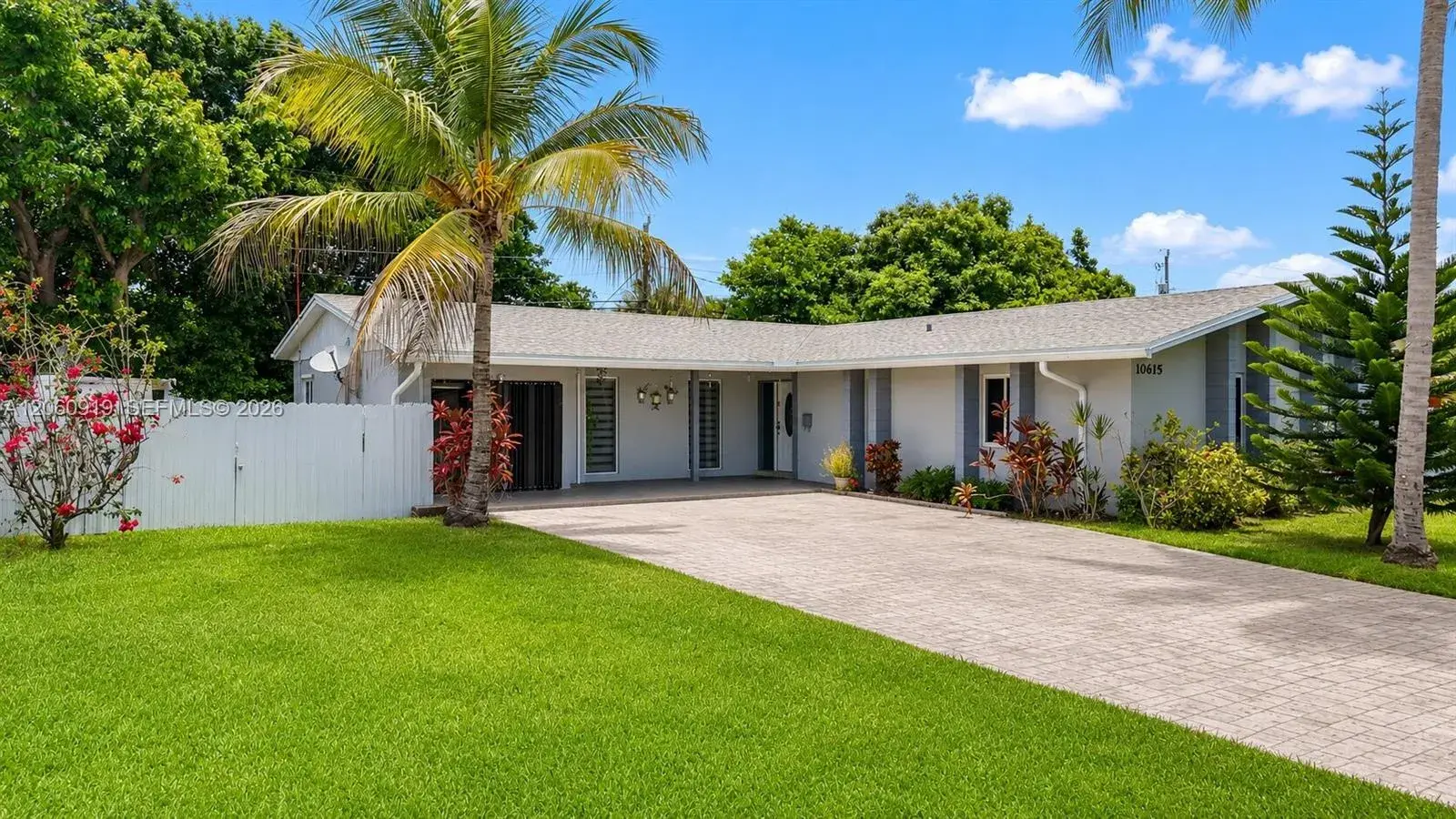 10615 SW 200th St, Cutler Bay FL 33157