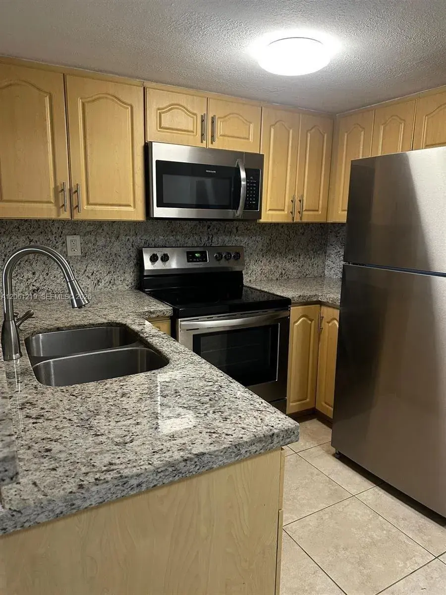 8660 NW 6th Ln # 103, Miami FL 33126
