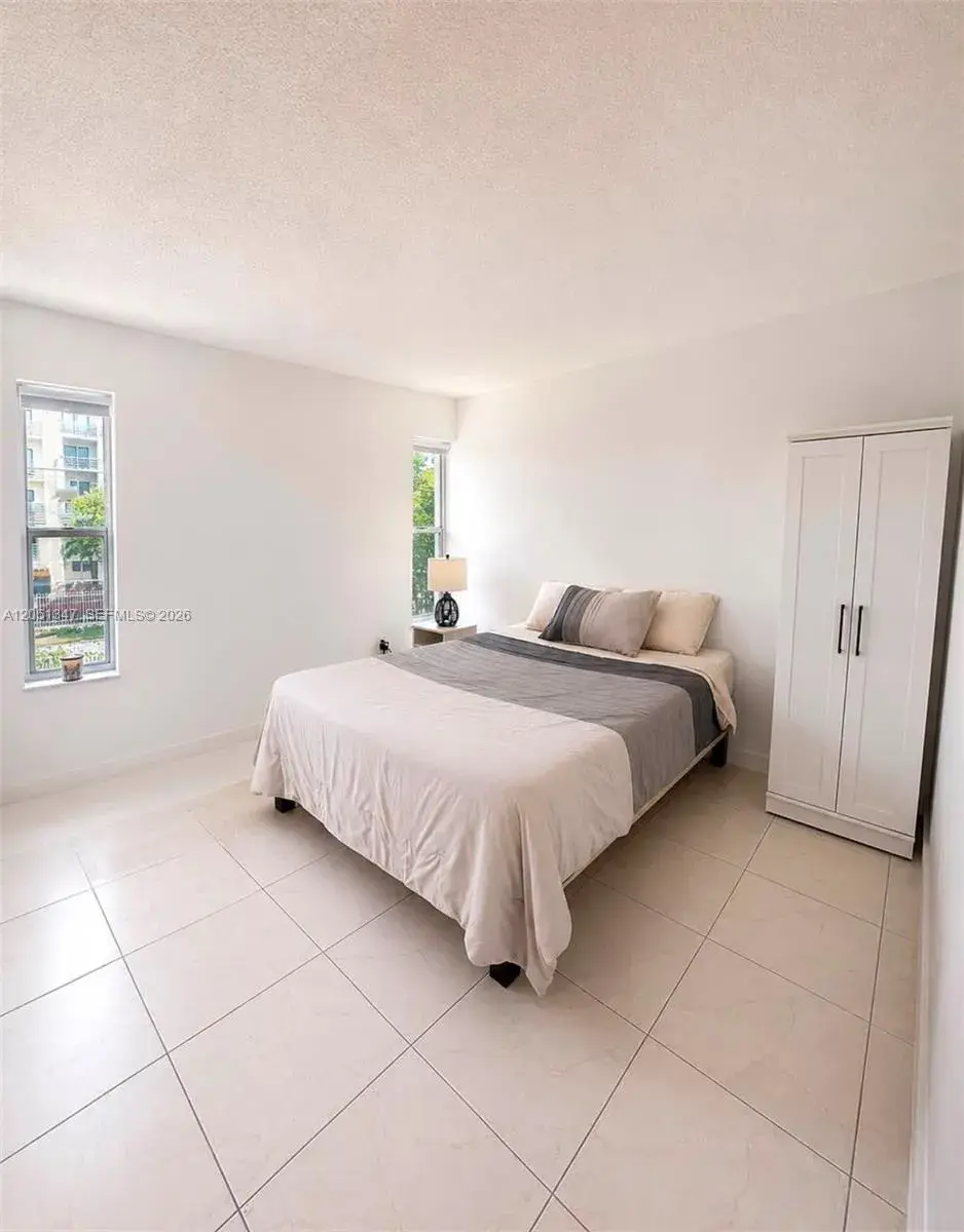 1525 NW 19th Ter # 15, Miami FL 33125 photo 4