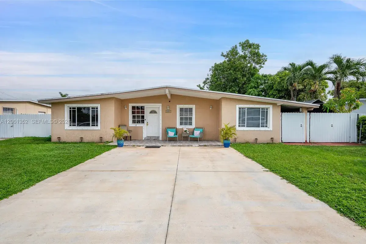 11451 SW 43rd St, Miami FL 33165