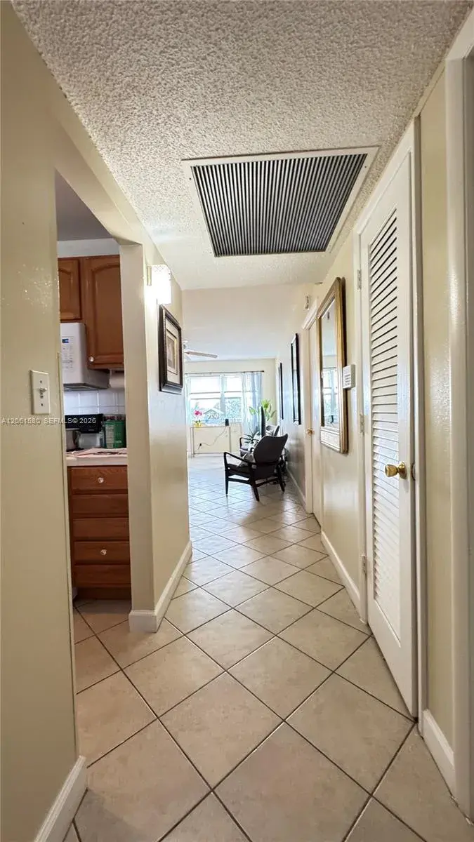 1 bedroom 1 bath Residential for sale at 2200 Park Ln # 311, Hollywood FL 33021