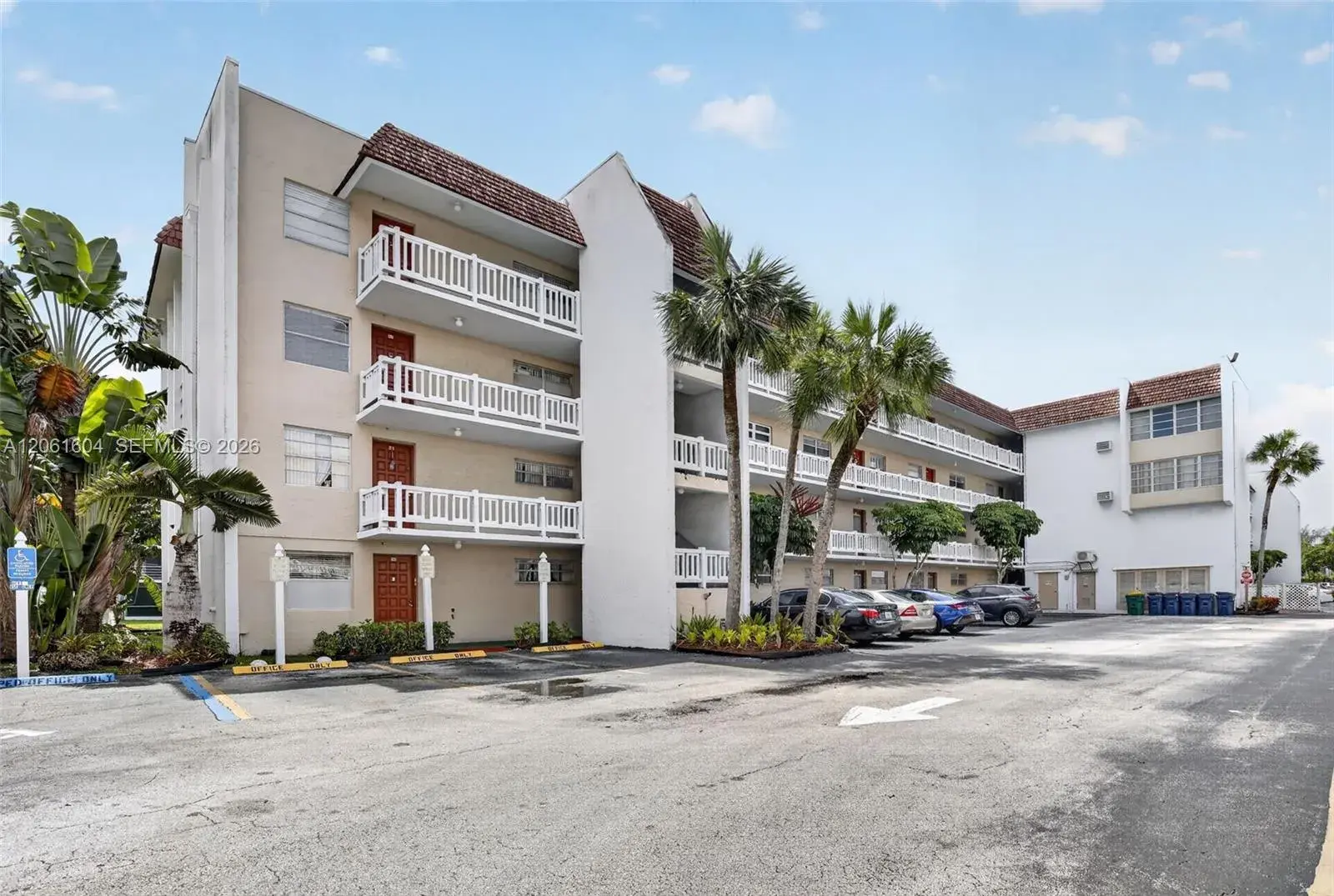 2 bedroom 2 bath Residential for sale at 3531 Inverrary Dr # 101, Lauderhill FL 33319