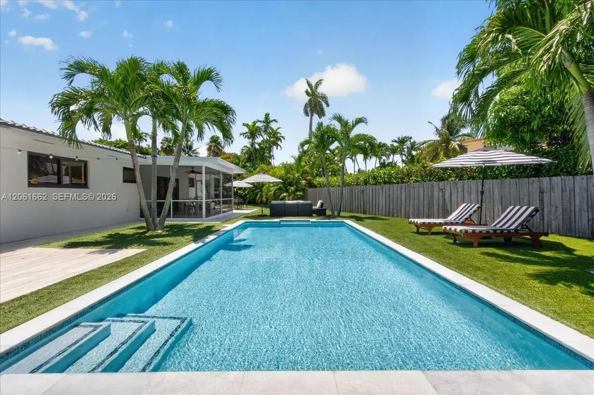 2 bedroom 2 bath Residential for sale at 11504 NE 6th Ave, Biscayne Park FL 33161