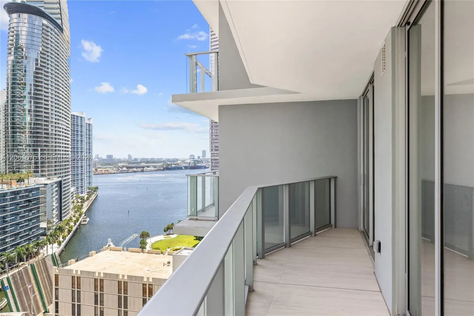 1 bedroom 1 bath Residential Lease for rent at 77 SE 5th Street # 2205, Miami FL 33131