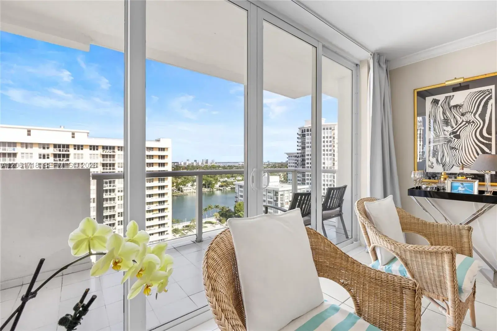 1 bedroom 1 bath Residential for sale at 5601 Collins Ave # 1515, Miami Beach FL 33140