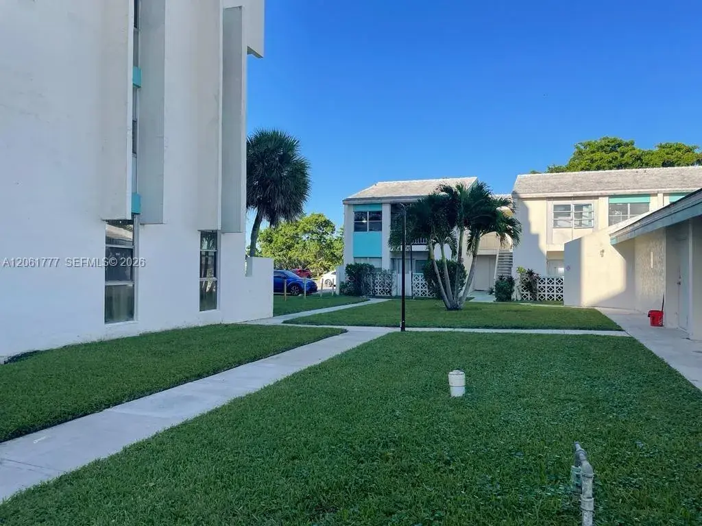 2017 NW 46th Ave # A202, Lauderhill FL 33313