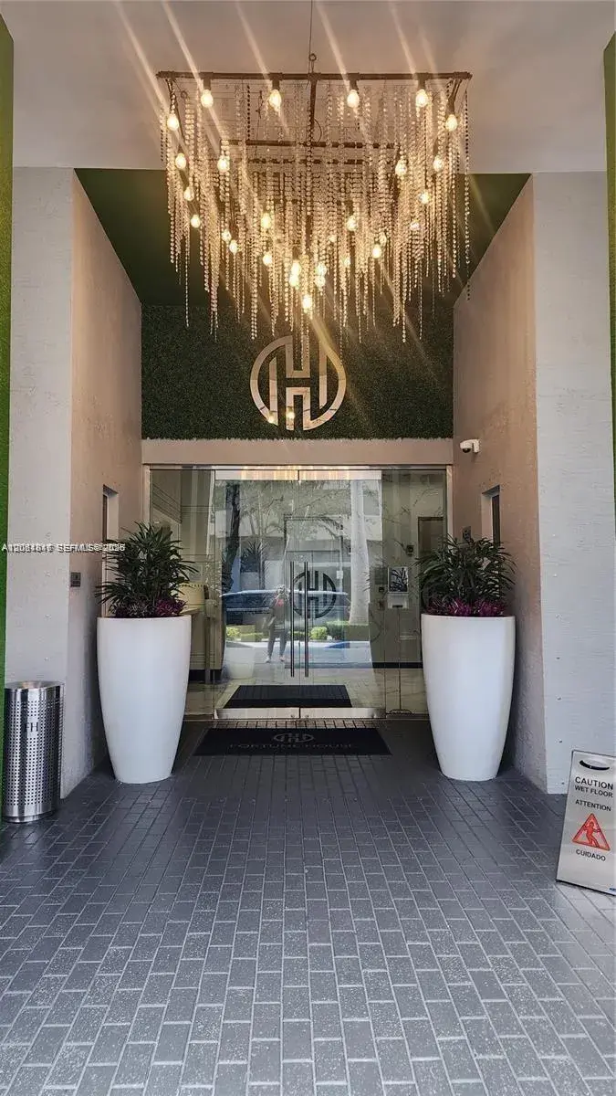 1 bedroom 1 bath Residential Lease for rent at 185 SE 14 # 2611, Miami FL 33131